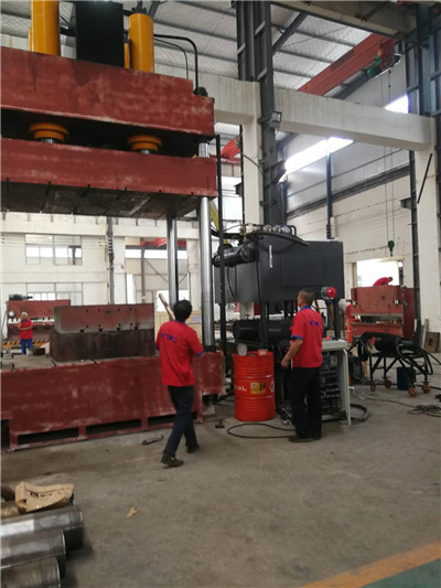 四柱式萬(wàn)能液壓機(jī)調(diào)試