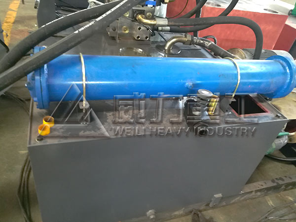 SMC電纜線(xiàn)槽成型液壓機(jī)泵站